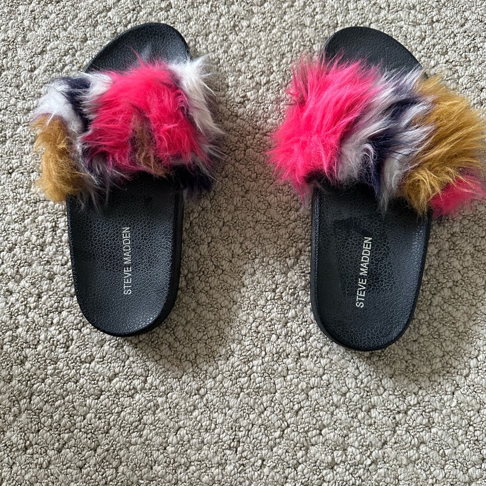 Steve Madden fuzzy slide sandal